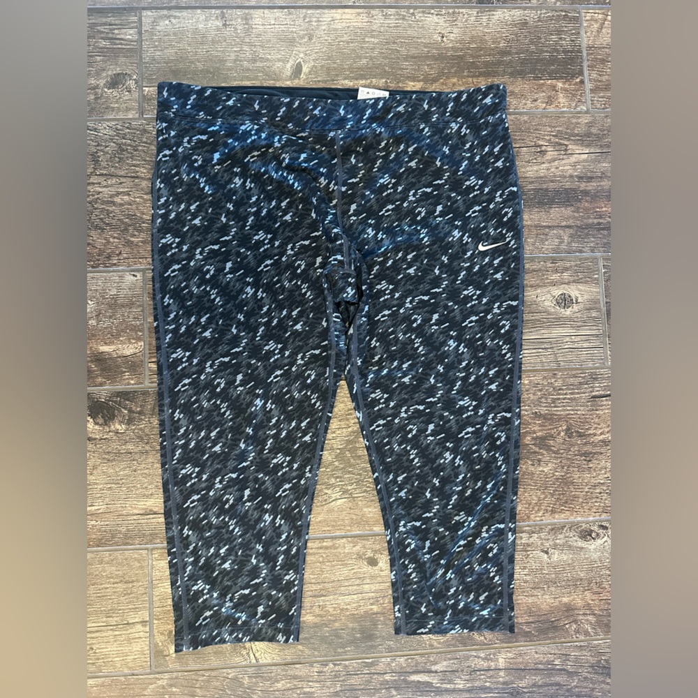 Nike Dri-FIT Cropped Leggings